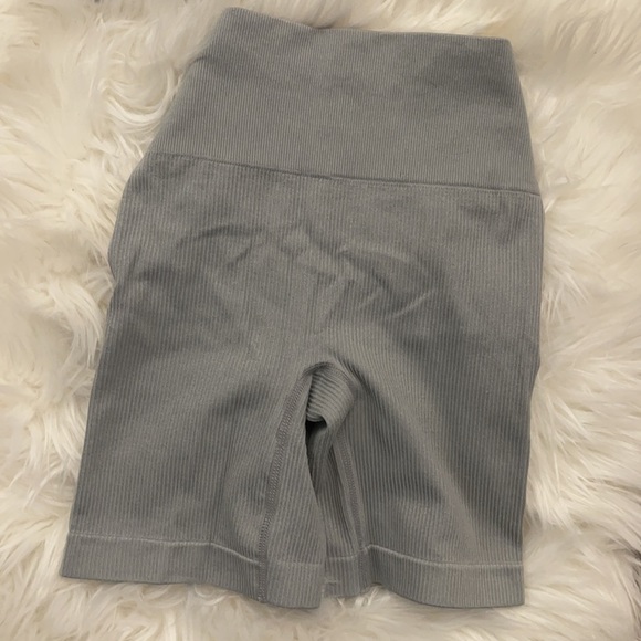 2 piece shorts & top gym set - Picture 3 of 3